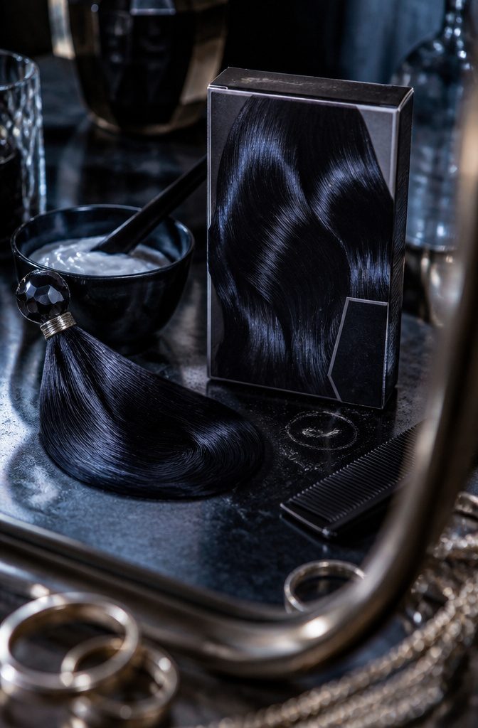 L'Oréal Feria box beside glossy cool black hair swatch