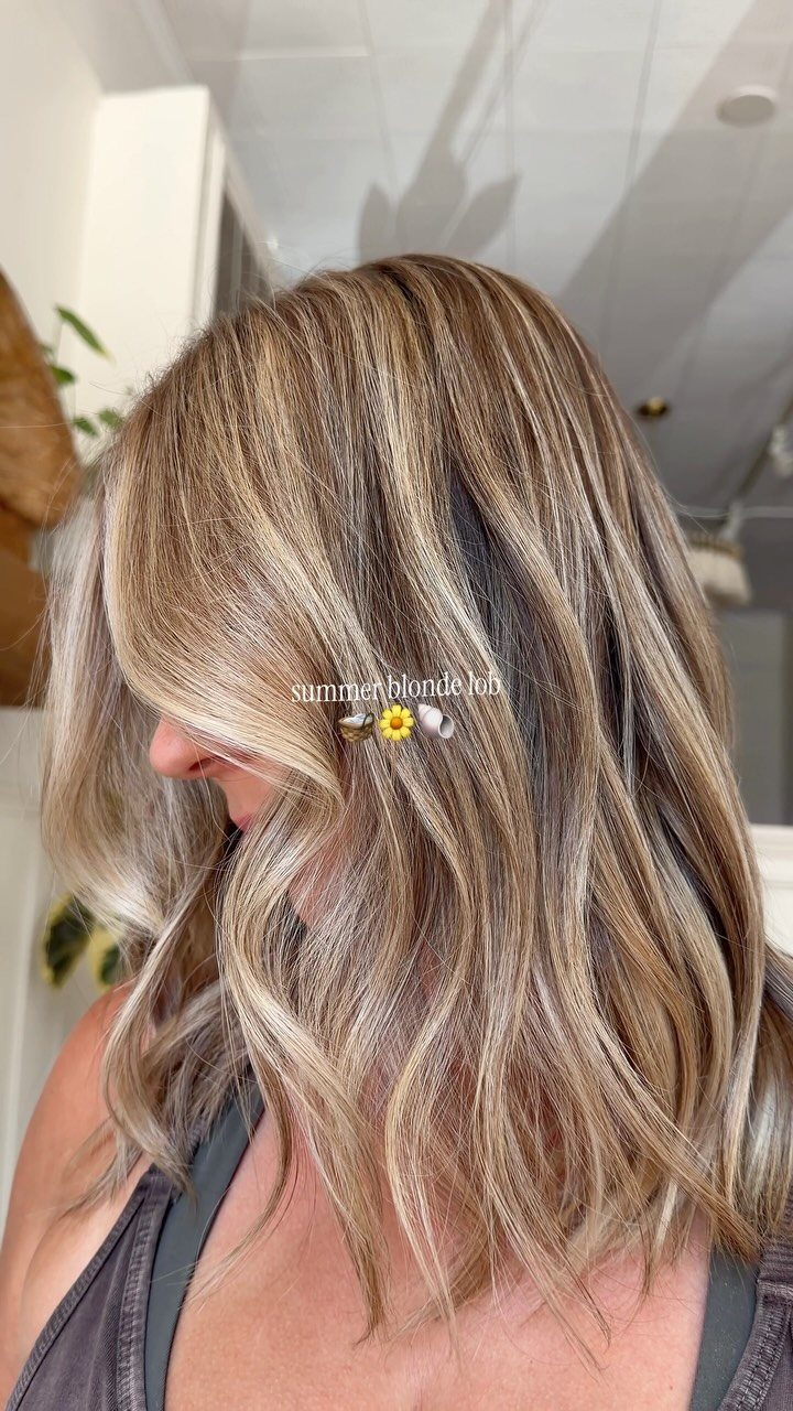 Shoulder-length bob with dark roots and blended blonde balayage highlights